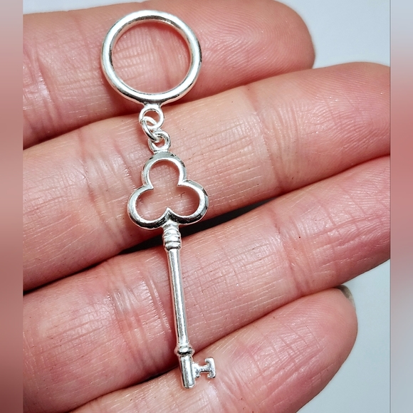 Sterling silver key pendant 2" - Picture 4 of 6